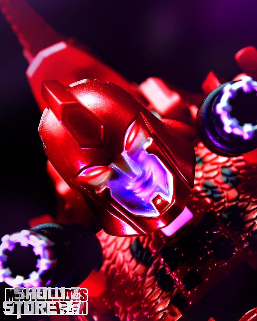 Terrorsaur close-up head detail glowing eyes spikes display Terrorsaur close-up head detail glowing eyes spikes display