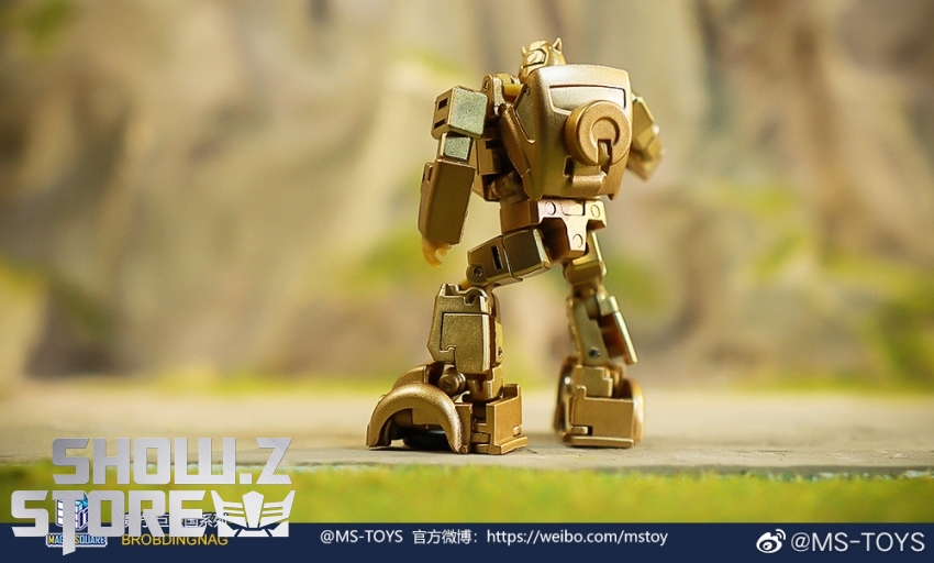 High-end collector figure with premium gold coloration High-end collector figure with premium gold coloration