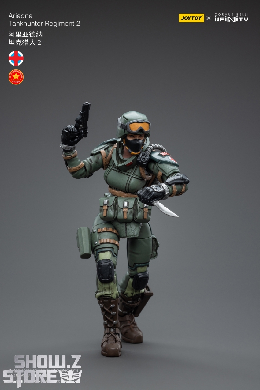 Ariadna soldier signaling with tank-hunting weapon visible Ariadna soldier signaling with tank-hunting weapon visible