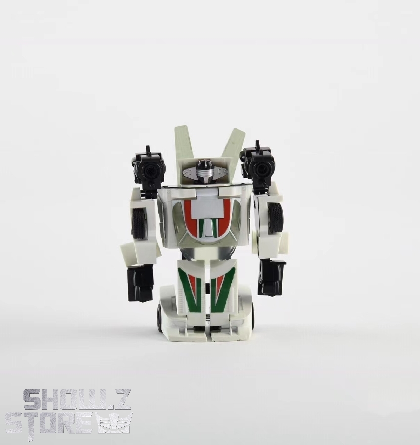 Wheeljack race car sports mode displaying white and green racing stripes detail Wheeljack race car sports mode displaying white and green racing stripes detail