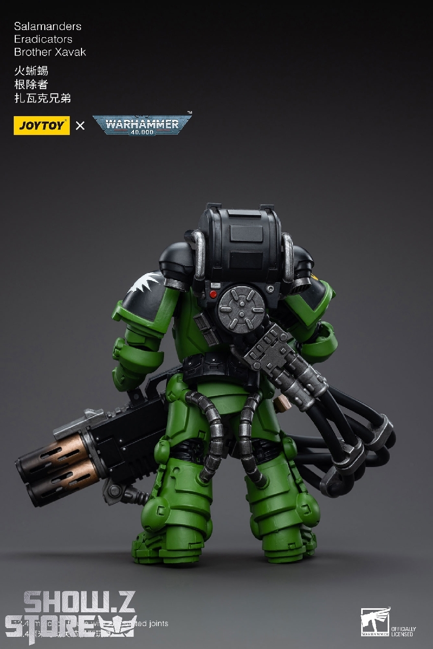 JoyToy 1/18 Salamanders Eradicators Brother Xavak dual cannon weapons pose JoyToy 1/18 Salamanders Eradicators Brother Xavak dual cannon weapons pose