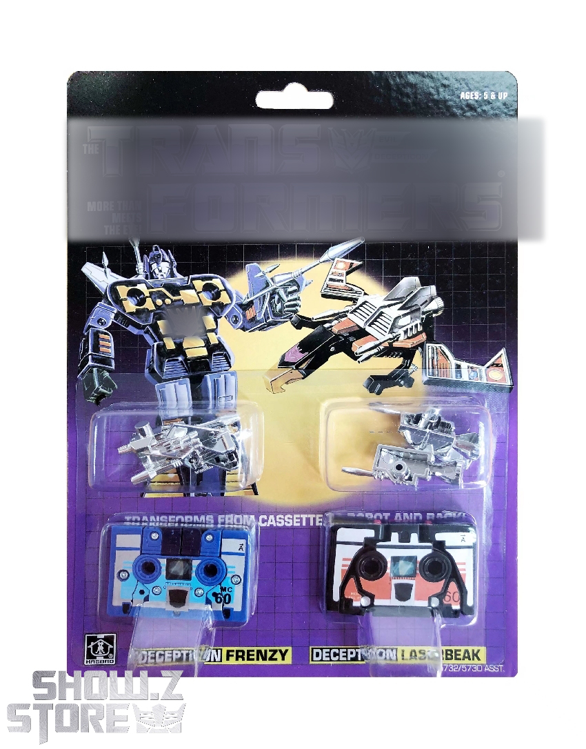 Dual cassette robots in detailed robot form with weapons Dual cassette robots in detailed robot form with weapons