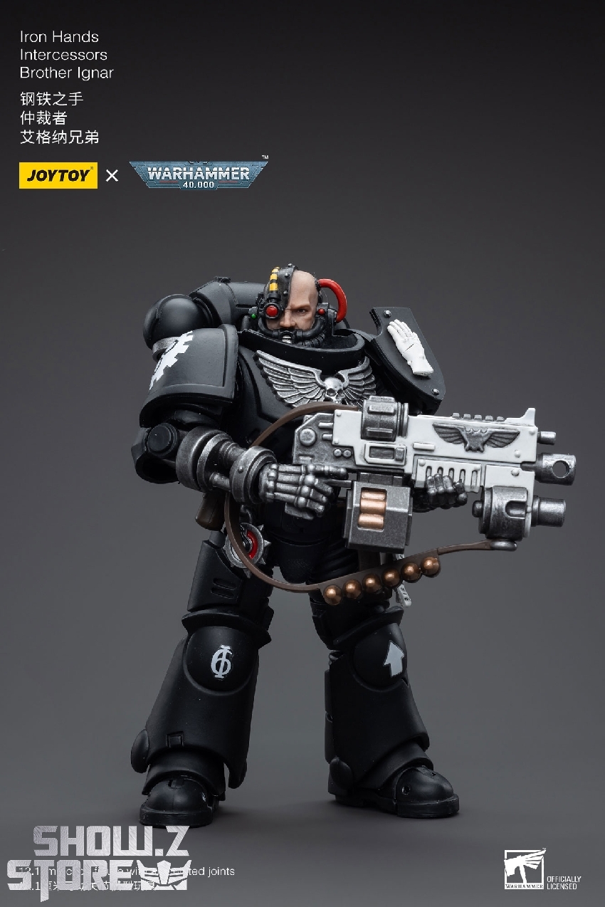 JoyToy 1/18 Iron Hands Intercessors Brother posing with bolt rifle weapon JoyToy 1/18 Iron Hands Intercessors Brother posing with bolt rifle weapon