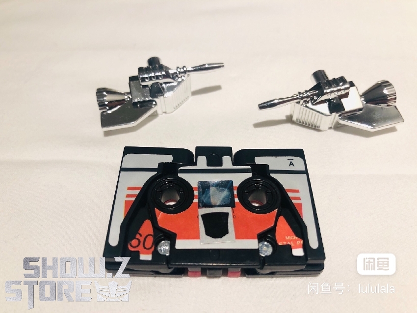 Laserbeak cassette in jet form and robot mode depicted Laserbeak cassette in jet form and robot mode depicted