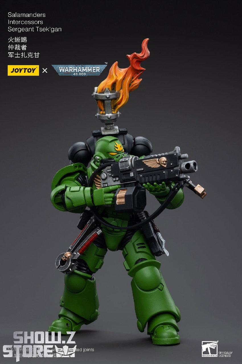 JoyToy 1/18 Salamanders Intercessors Sergeant with flamethrower backpack detail JoyToy 1/18 Salamanders Intercessors Sergeant with flamethrower backpack detail