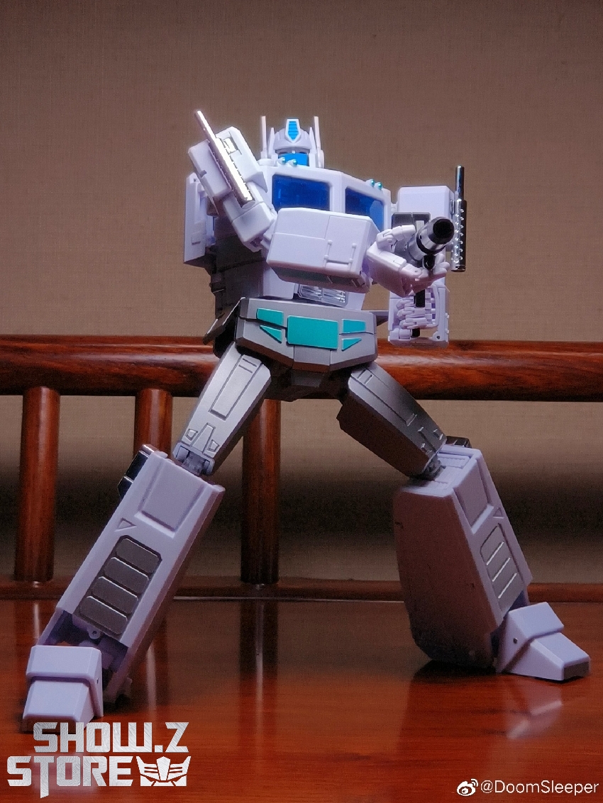 Ultra Magnus 2.0 action jump pose angle display view Ultra Magnus 2.0 action jump pose angle display view