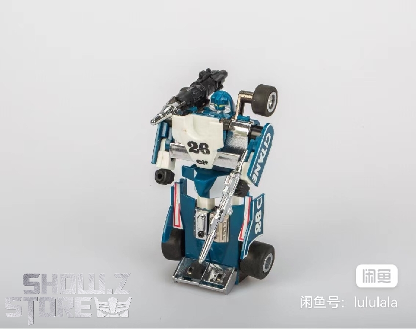 Mirage robot mode front standing pose with rifle weapon Mirage robot mode front standing pose with rifle weapon