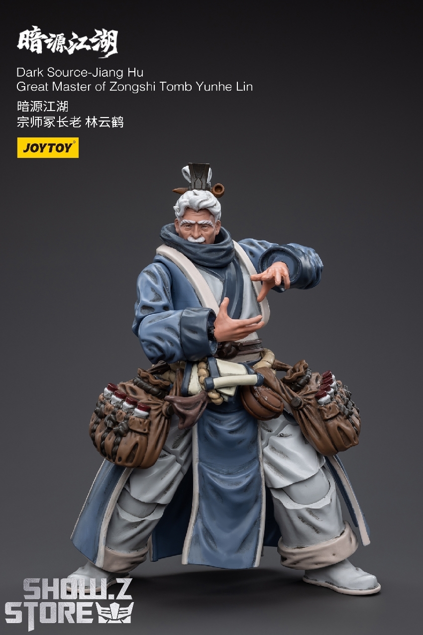 Jiang Hu warrior elder showing back detail of robes and outfit construction Jiang Hu warrior elder showing back detail of robes and outfit construction