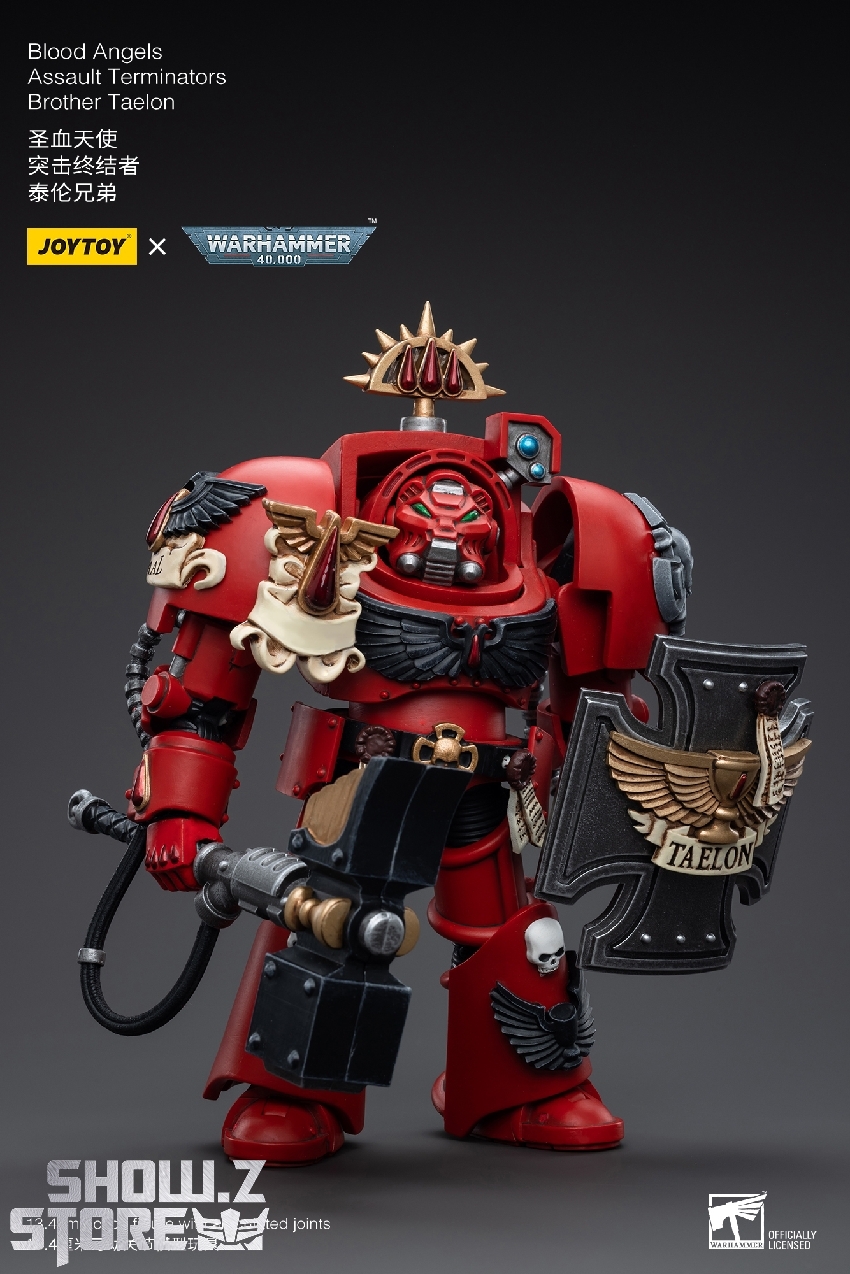 Warhammer character with gothic decorations and ornate weaponry Warhammer character with gothic decorations and ornate weaponry