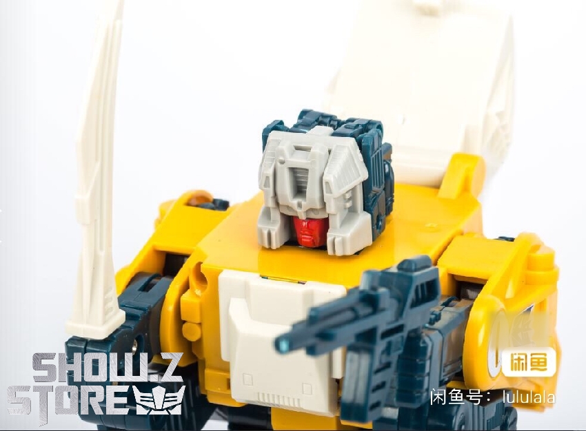 G1 Weirdwolf yellow robot warrior standing with articulated joints G1 Weirdwolf yellow robot warrior standing with articulated joints