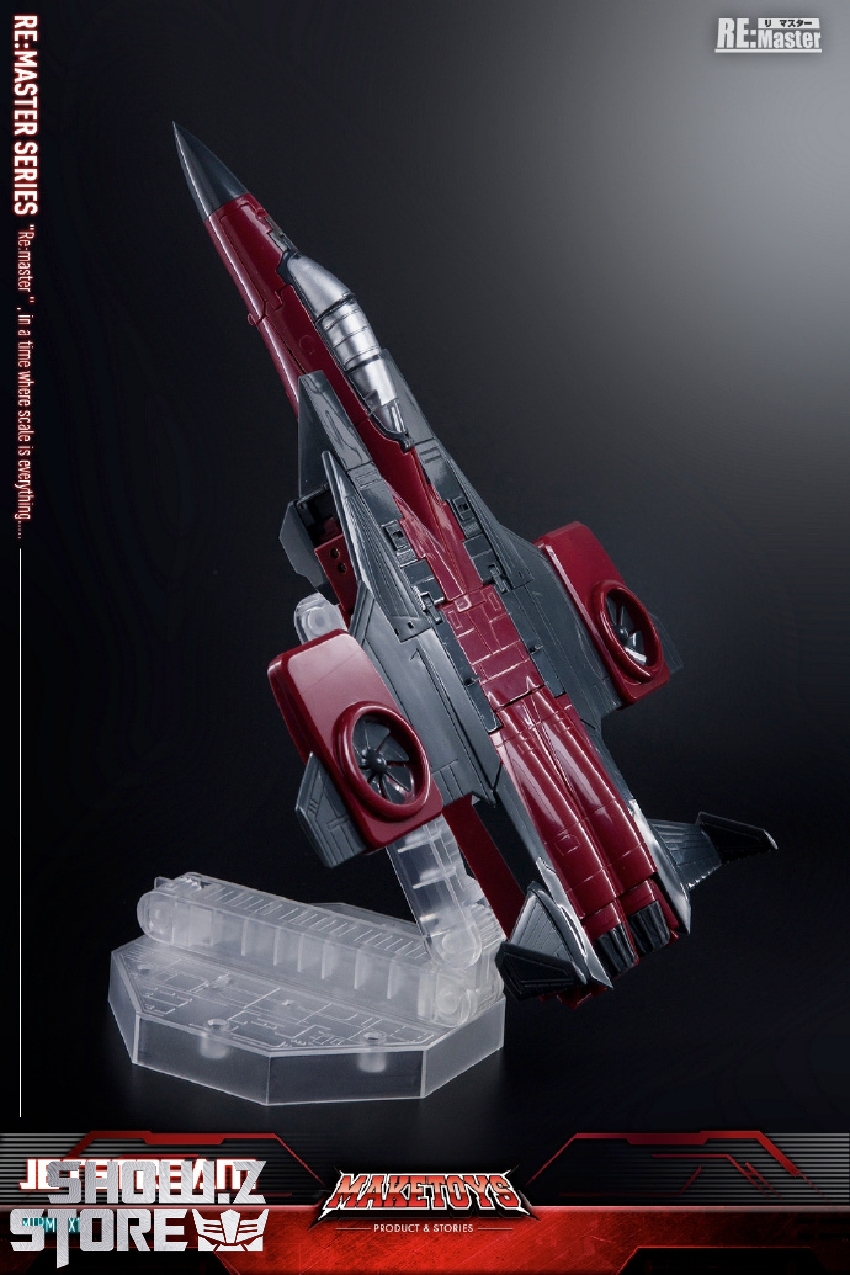 White red and black fuselage with landing gear details White red and black fuselage with landing gear details