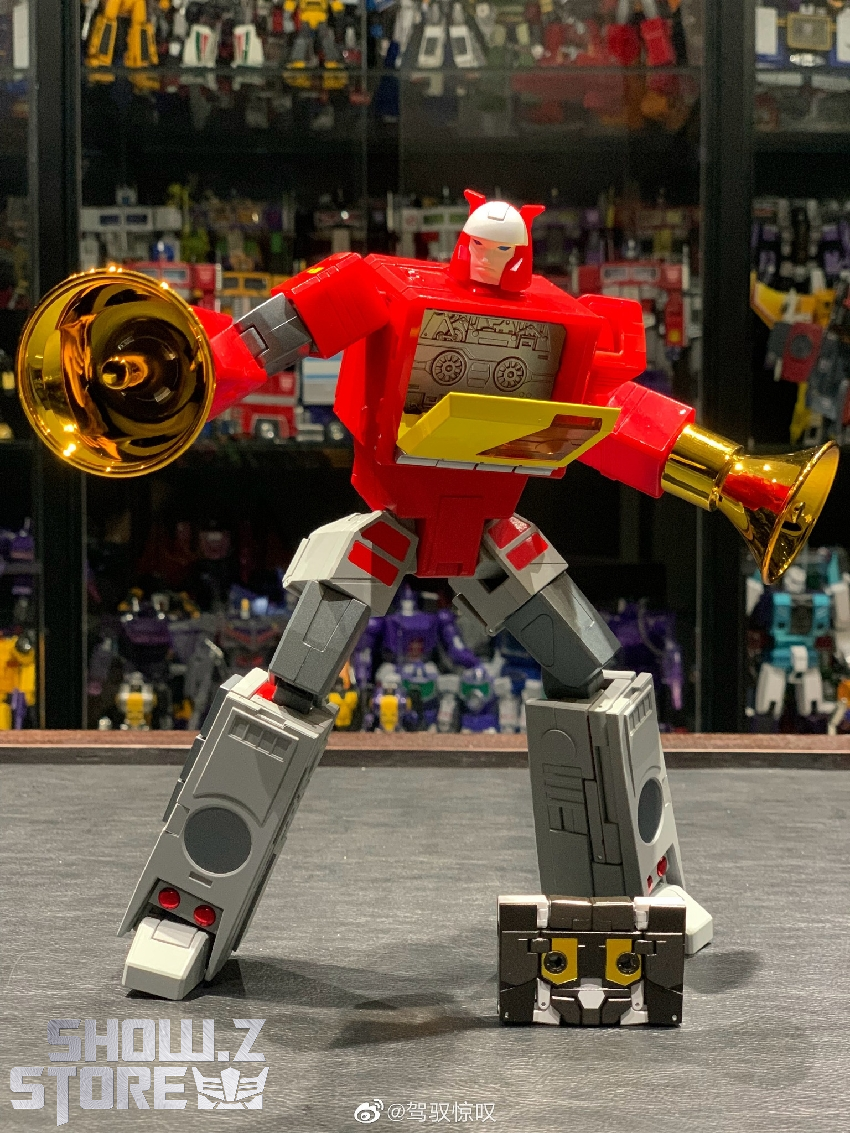 FansToys Recorder Blaster Rewind silver white robot figures shown FansToys Recorder Blaster Rewind silver white robot figures shown
