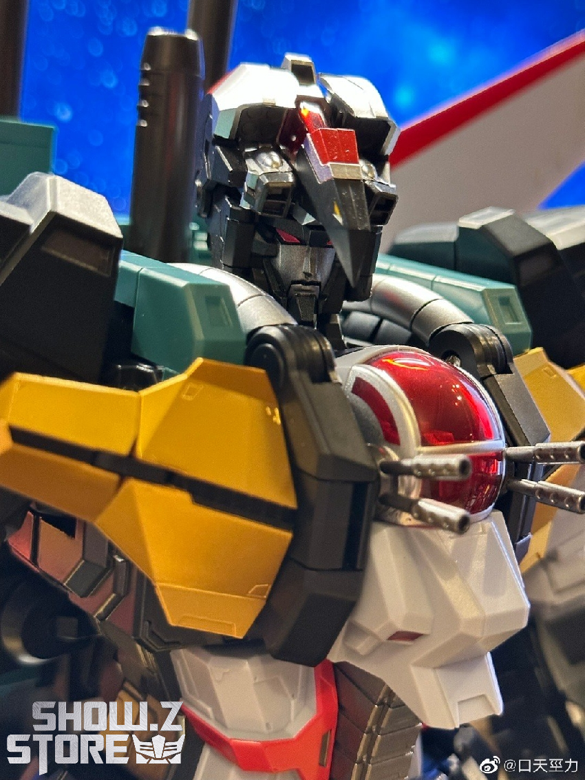 Dancouga detailed pose wing-like appendages extended display Dancouga detailed pose wing-like appendages extended display