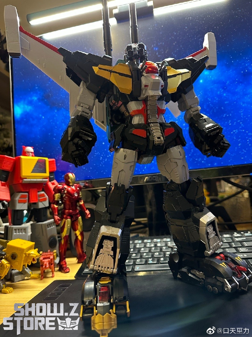 Dancouga action stance articulated limbs armor details display Dancouga action stance articulated limbs armor details display