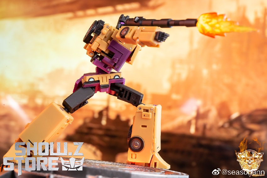 Magic Square Bruticus Swindle colored weapons accessories display Magic Square Bruticus Swindle colored weapons accessories display