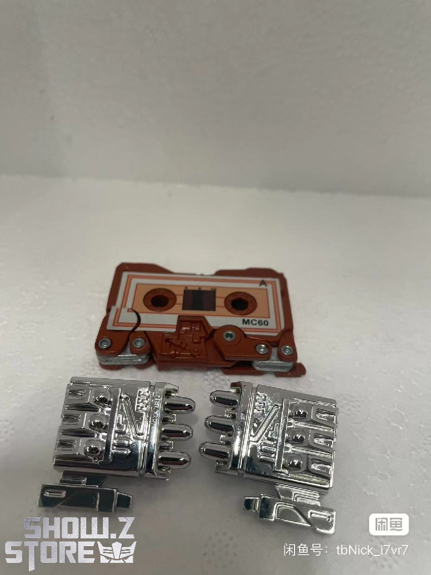 4th Party Transformers G1 Eject and Ramhorn mini cassettes in blue box container 4th Party Transformers G1 Eject and Ramhorn mini cassettes in blue box container