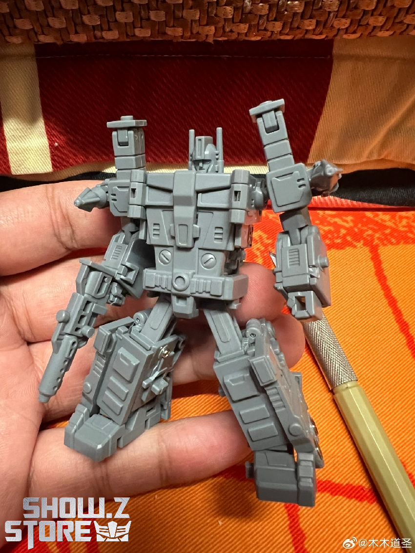 Dr.Wu E23 tactical commander Ultra Magnus robot warrior pose standing Dr.Wu E23 tactical commander Ultra Magnus robot warrior pose standing
