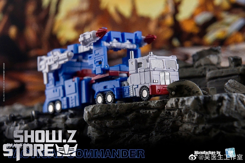 High-quality front view of Ultra Magnus showing blue primary color scheme with accents High-quality front view of Ultra Magnus showing blue primary color scheme with accents