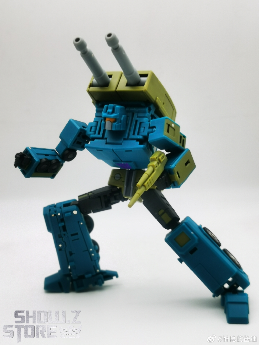 Magic Square Bruticus combiner mecha wide arms spread pose Magic Square Bruticus combiner mecha wide arms spread pose