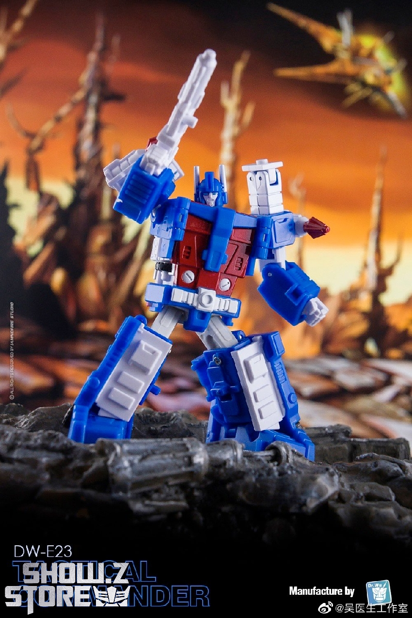 Professional display view of Ultra Magnus primary color version showing complete articulation Professional display view of Ultra Magnus primary color version showing complete articulation