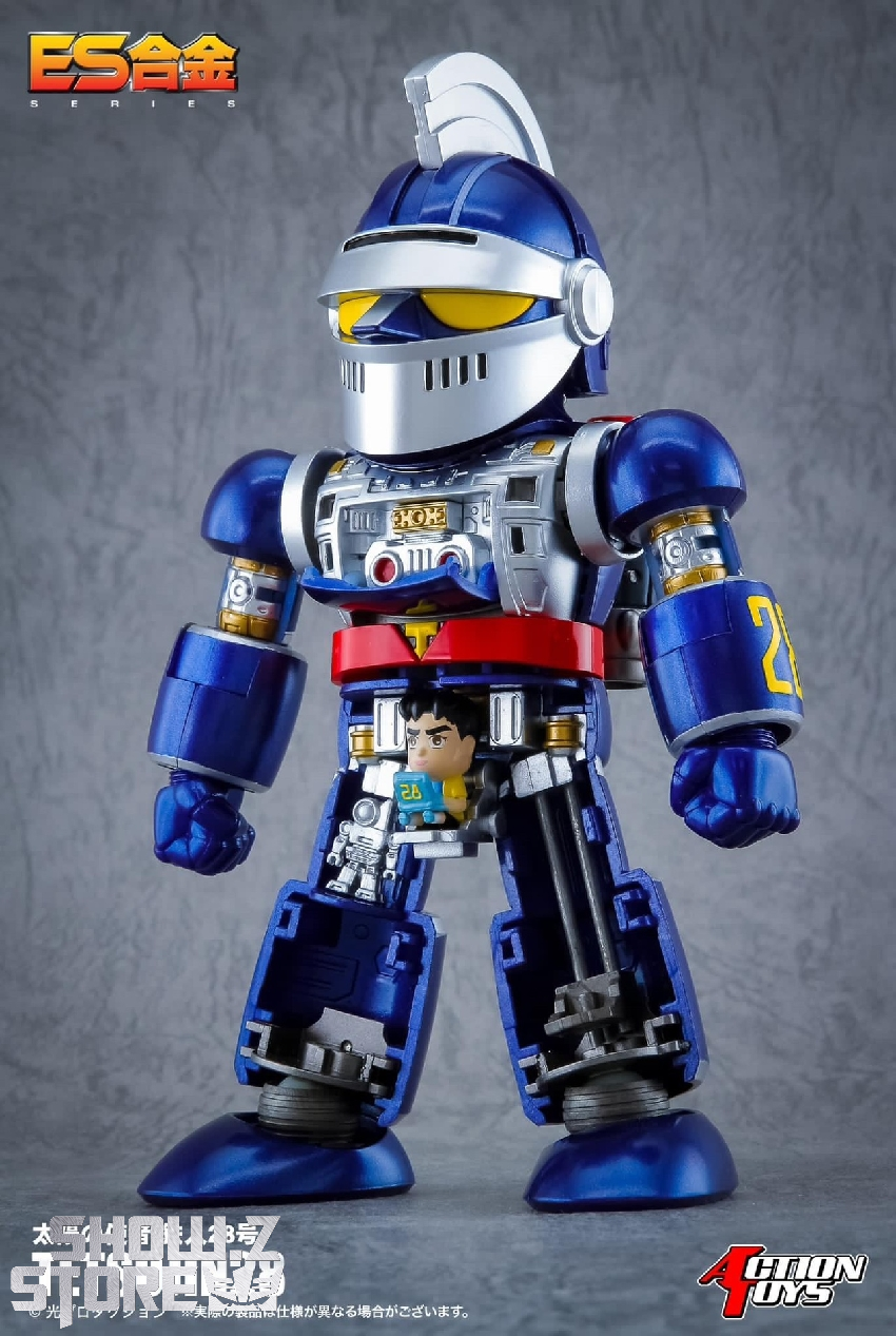 Tetsujin 28 super robot red blue color scheme with LED light head feature Tetsujin 28 super robot red blue color scheme with LED light head feature