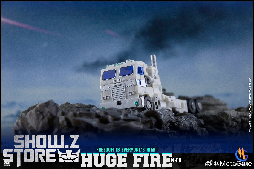 Metagate M-01R Optimus Prime with trailer in white blue and chrome color scheme Metagate M-01R Optimus Prime with trailer in white blue and chrome color scheme