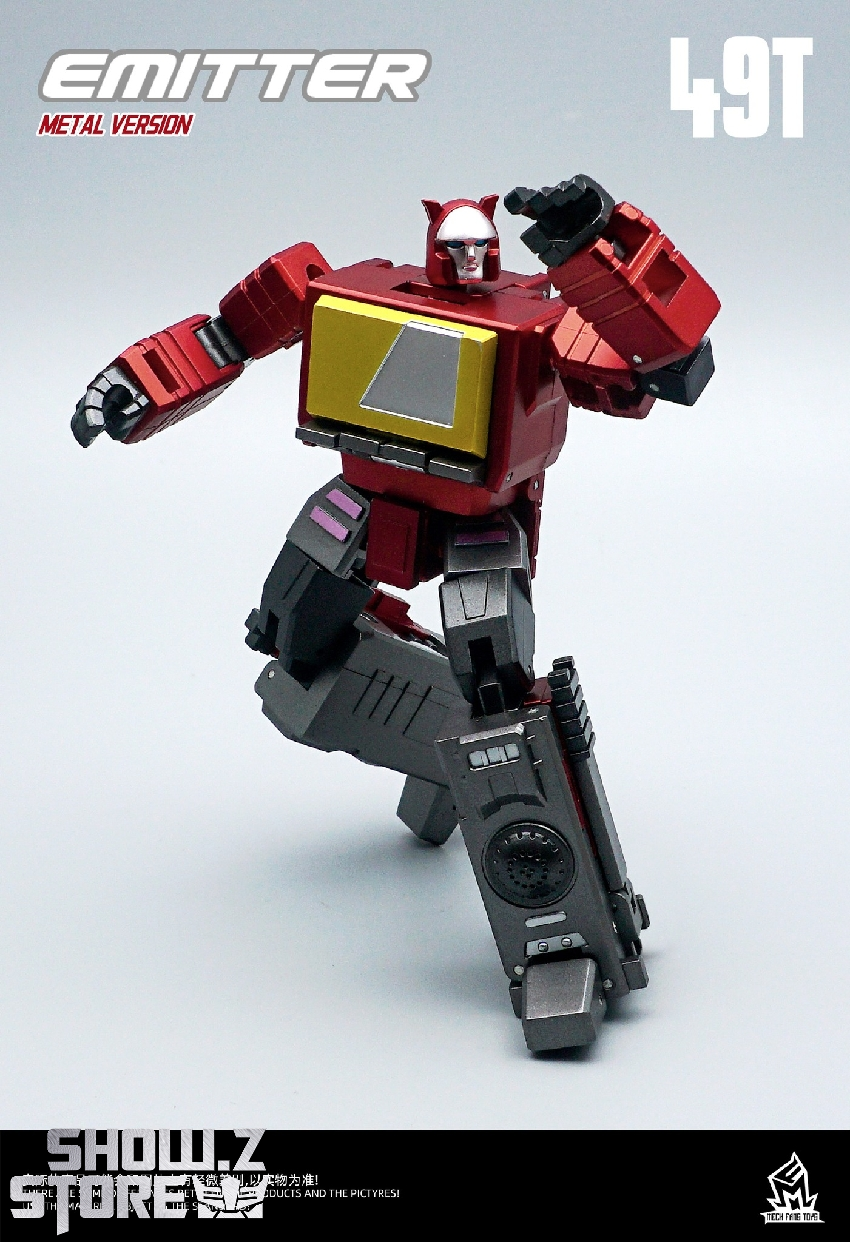 Metallic Emitter robot with chrome plating and industrial look Metallic Emitter robot with chrome plating and industrial look