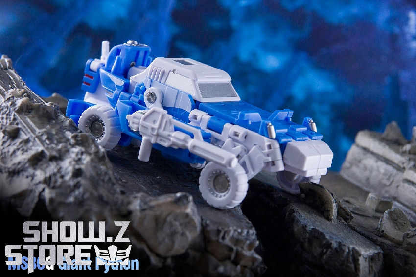 Giant Python Sandstorm aircraft mode showing detailed rotor and cockpit design Giant Python Sandstorm aircraft mode showing detailed rotor and cockpit design