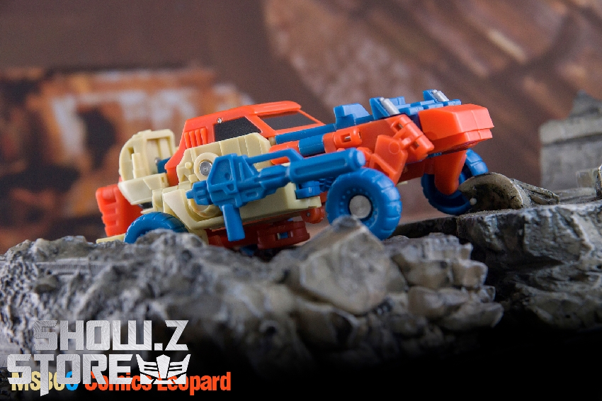 Comics Leopard transformation showing vehicle and robot mode configurations Comics Leopard transformation showing vehicle and robot mode configurations