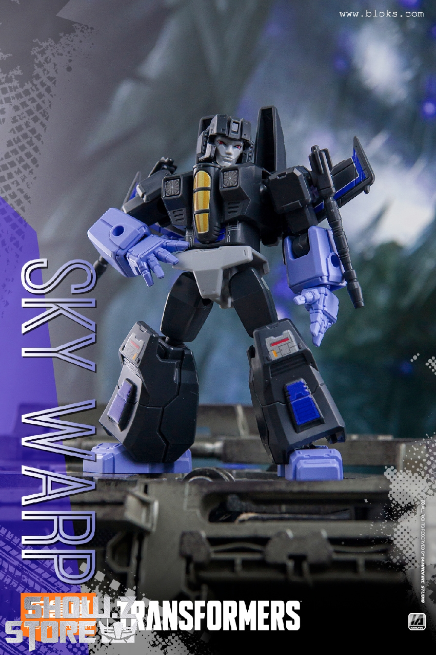 Blokees Transformers Galaxy black and blue robot warrior in battle position Blokees Transformers Galaxy black and blue robot warrior in battle position