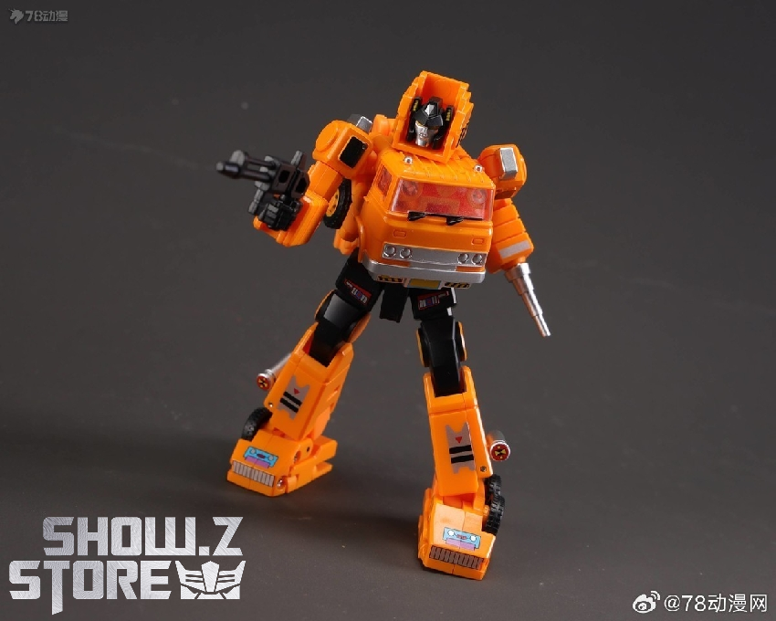 Two robots in robot mode showing different armor designs Two robots in robot mode showing different armor designs