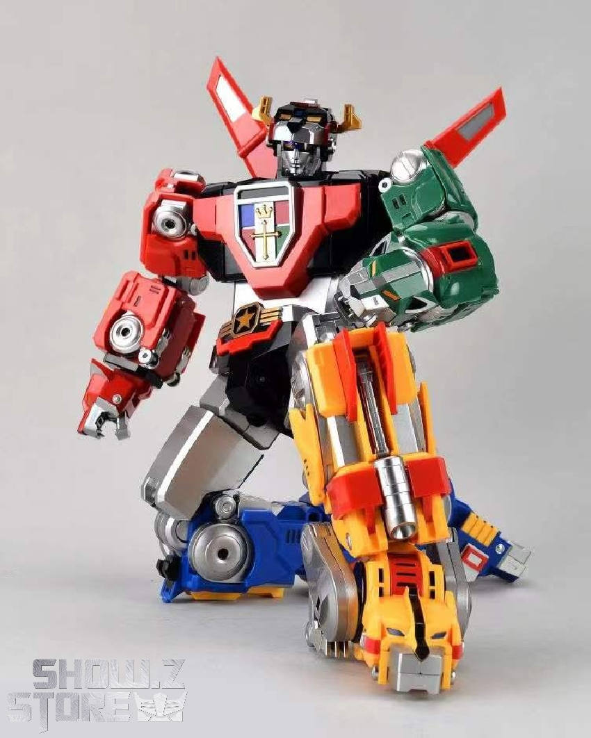 Complete Voltron-style combiner with all five beast components assembled Complete Voltron-style combiner with all five beast components assembled