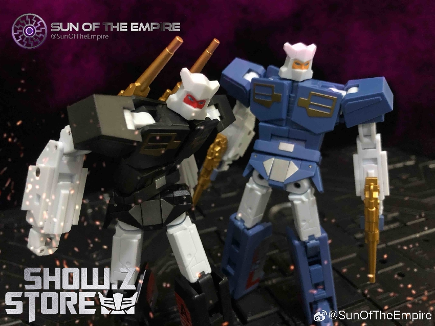 Mastermind Creations Ocular Max RMX-12 Pitch robot with blue armor and golden accents Mastermind Creations Ocular Max RMX-12 Pitch robot with blue armor and golden accents