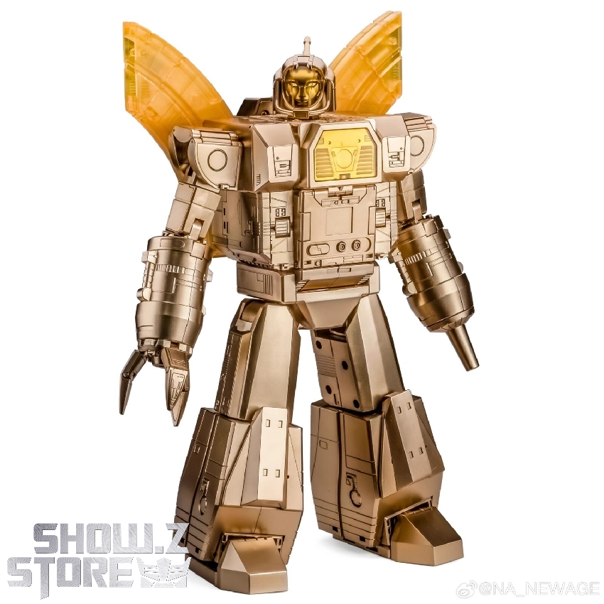 Omega Supreme holding weapons with full armor display Omega Supreme holding weapons with full armor display