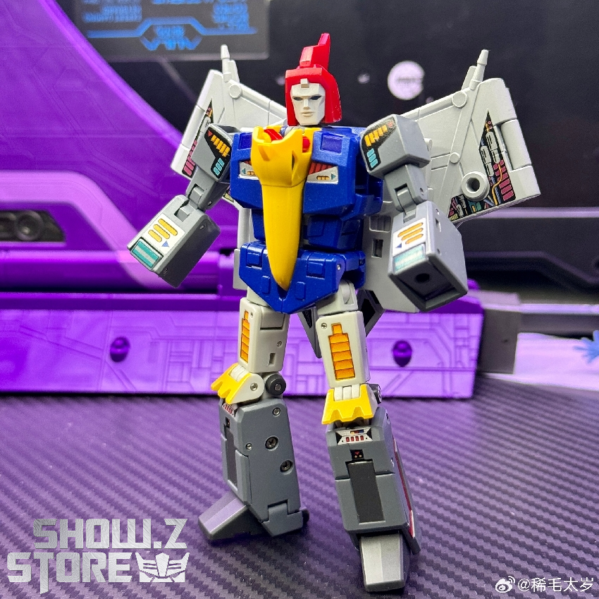 Freyr transformation figure with compact robot scale figure for size comparison Freyr transformation figure with compact robot scale figure for size comparison