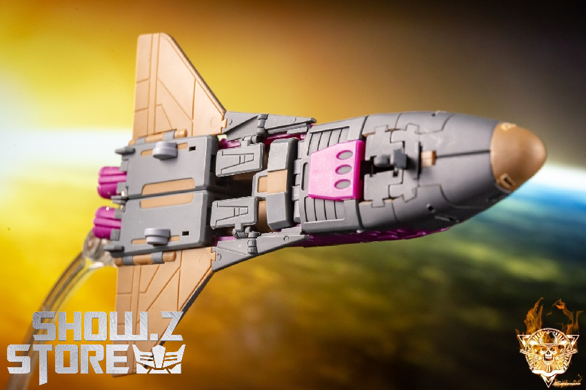 Rocket spacecraft displaying IDW color scheme with dramatic firing thrust and background Rocket spacecraft displaying IDW color scheme with dramatic firing thrust and background