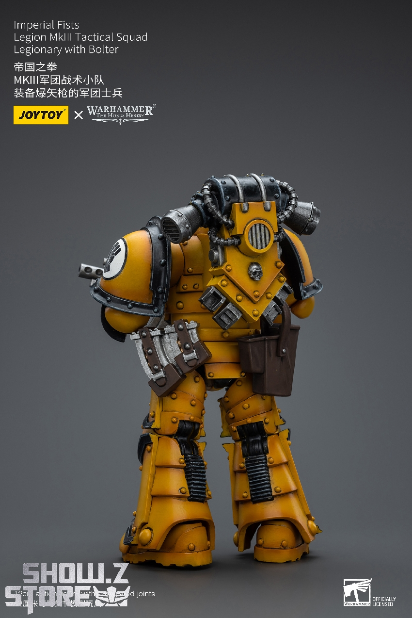 Back angle showing Imperial Fists armor plating and large black weapon Back angle showing Imperial Fists armor plating and large black weapon