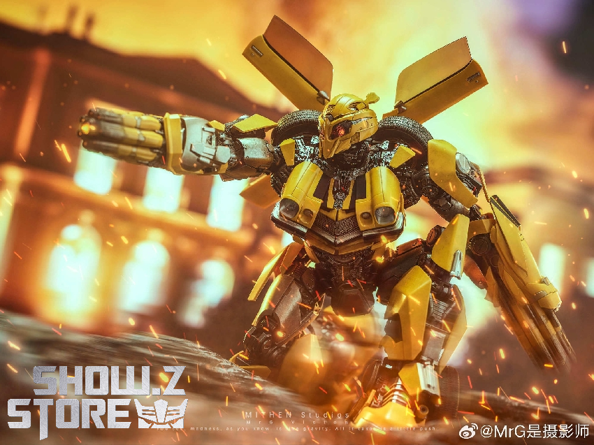 Robot engaged in action with bright yellow and gold coloring Robot engaged in action with bright yellow and gold coloring