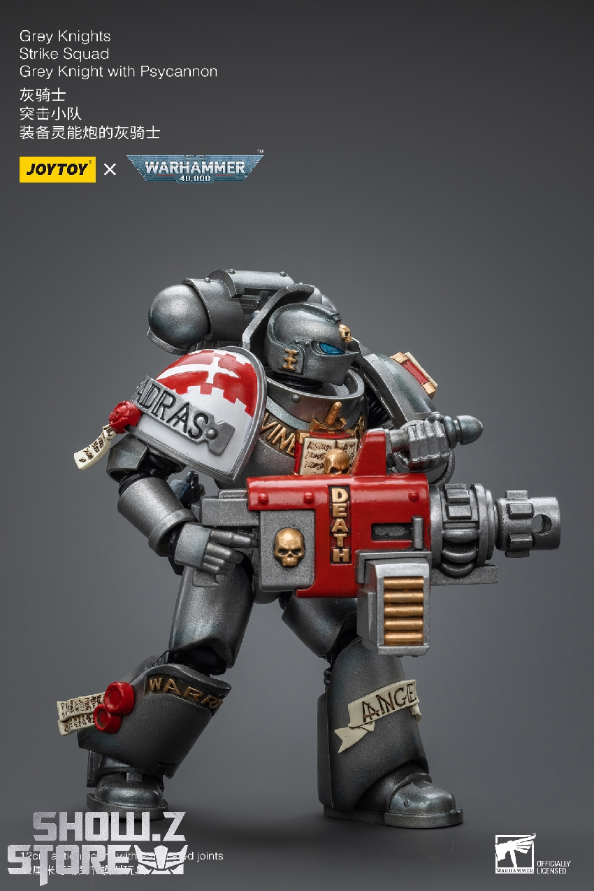 Warhammer 40K Space Marine miniature with disassembled parts display Warhammer 40K Space Marine miniature with disassembled parts display
