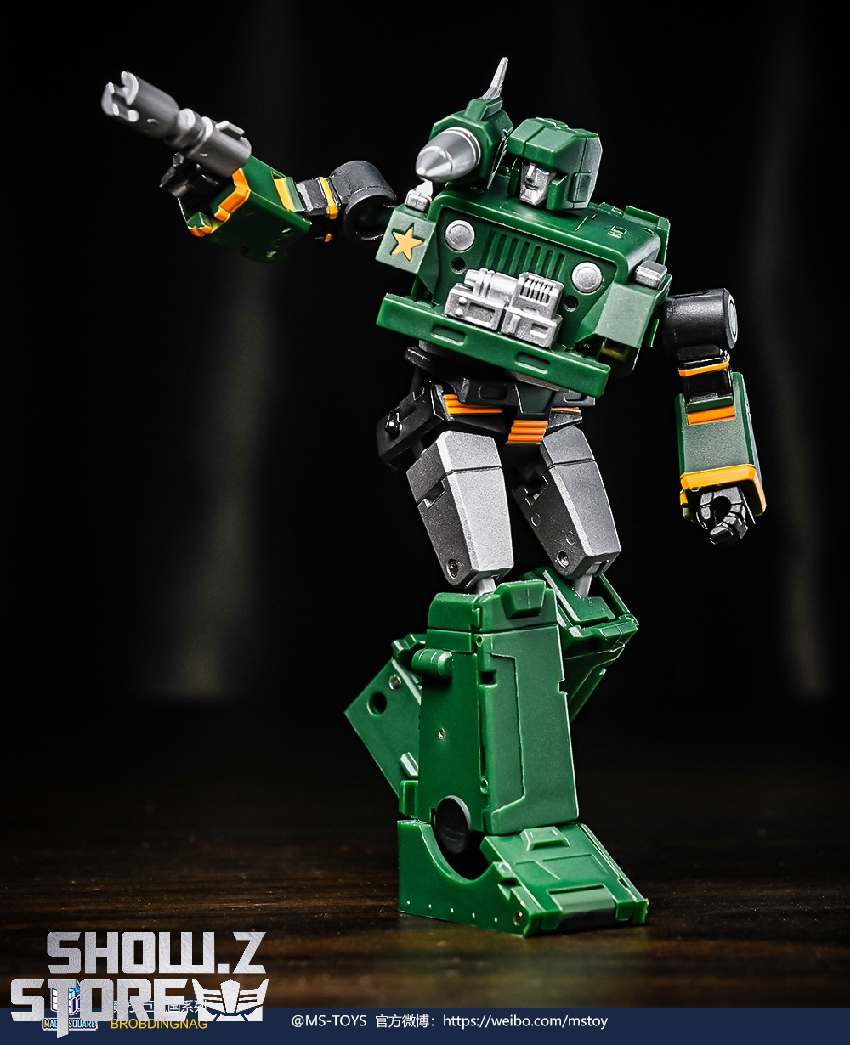 Magic Square Detective Hound green mecha close-up detail view Magic Square Detective Hound green mecha close-up detail view