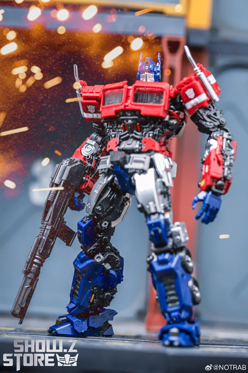 Trumpeter Starscream front-facing robot standing pose displayed Trumpeter Starscream front-facing robot standing pose displayed