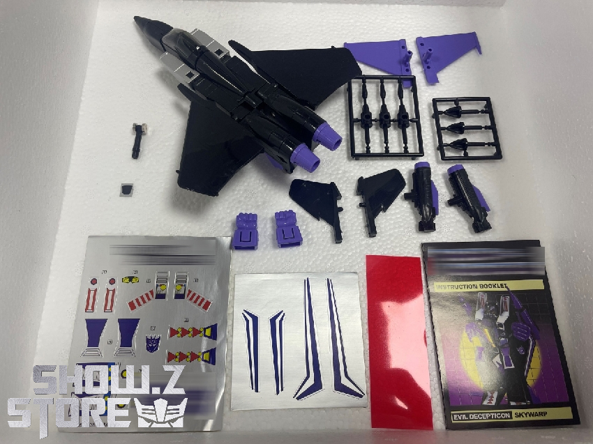Skywarp transformer with packaging and components Skywarp transformer with packaging and components