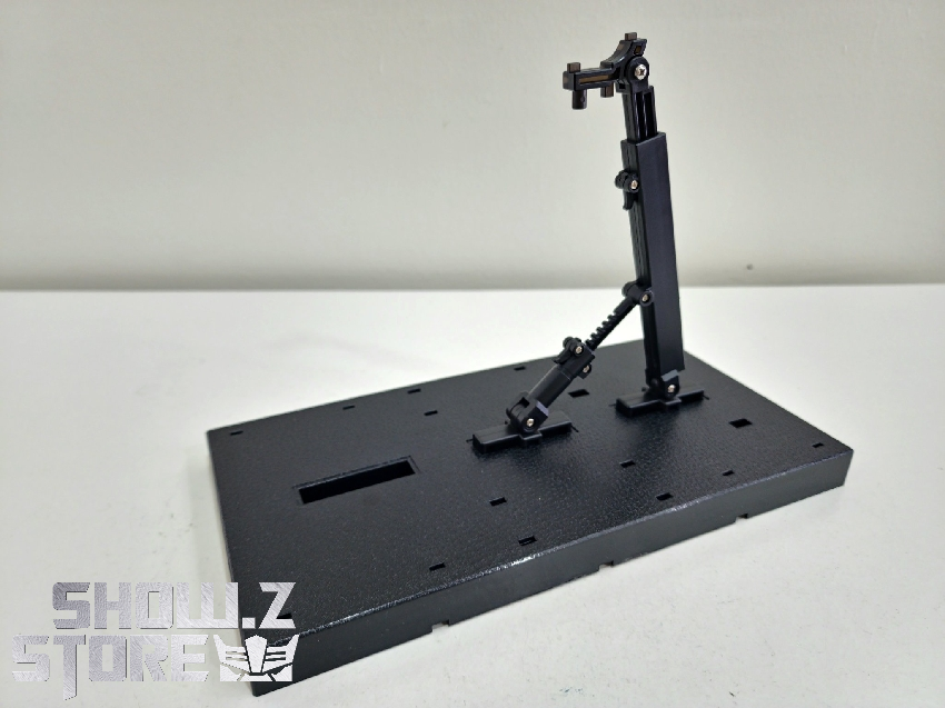 MetaGate G05 Shatter red robot action stance display pose MetaGate G05 Shatter red robot action stance display pose
