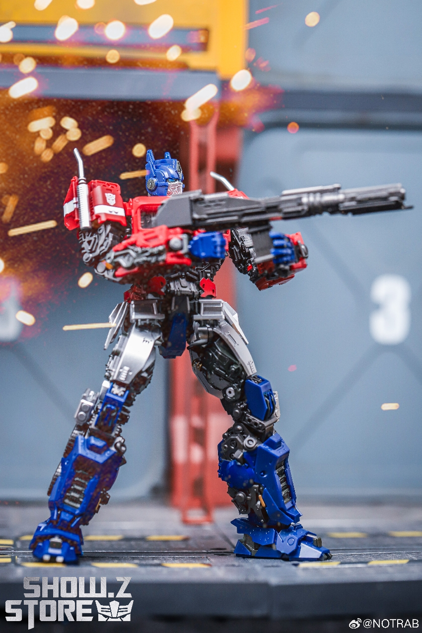 Trumpeter Starscream winged robot dynamic action flying pose Trumpeter Starscream winged robot dynamic action flying pose