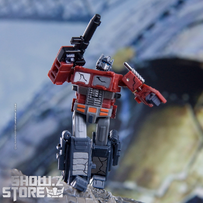 Dr.Wu DW-E04 Prime Commander Optimus Prime red and blue with trailer Dr.Wu DW-E04 Prime Commander Optimus Prime red and blue with trailer