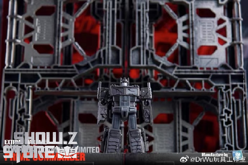 Premium Optimus Prime dark version figure with warrior accessories and details Premium Optimus Prime dark version figure with warrior accessories and details