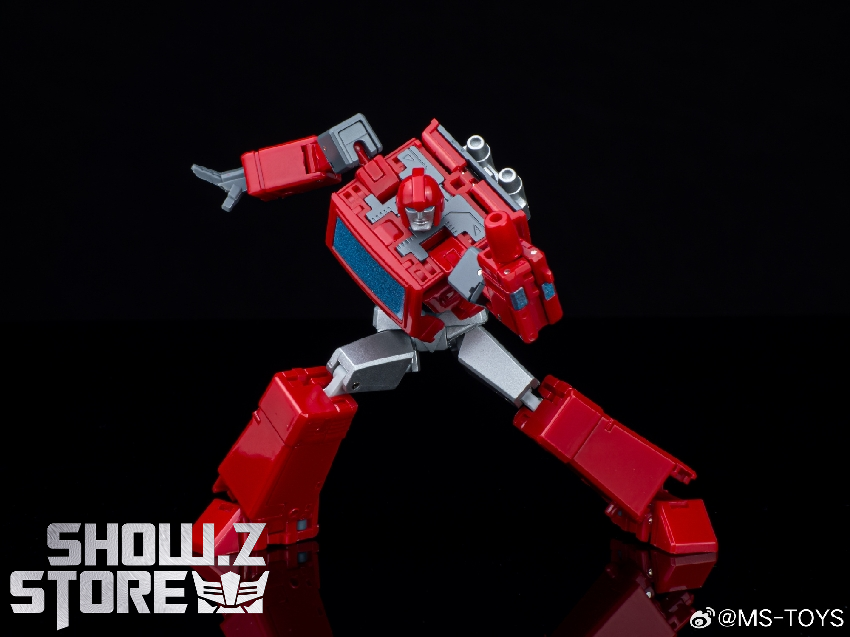 Robot mode showing full mechanical details with articulated limbs dynamic stance Robot mode showing full mechanical details with articulated limbs dynamic stance