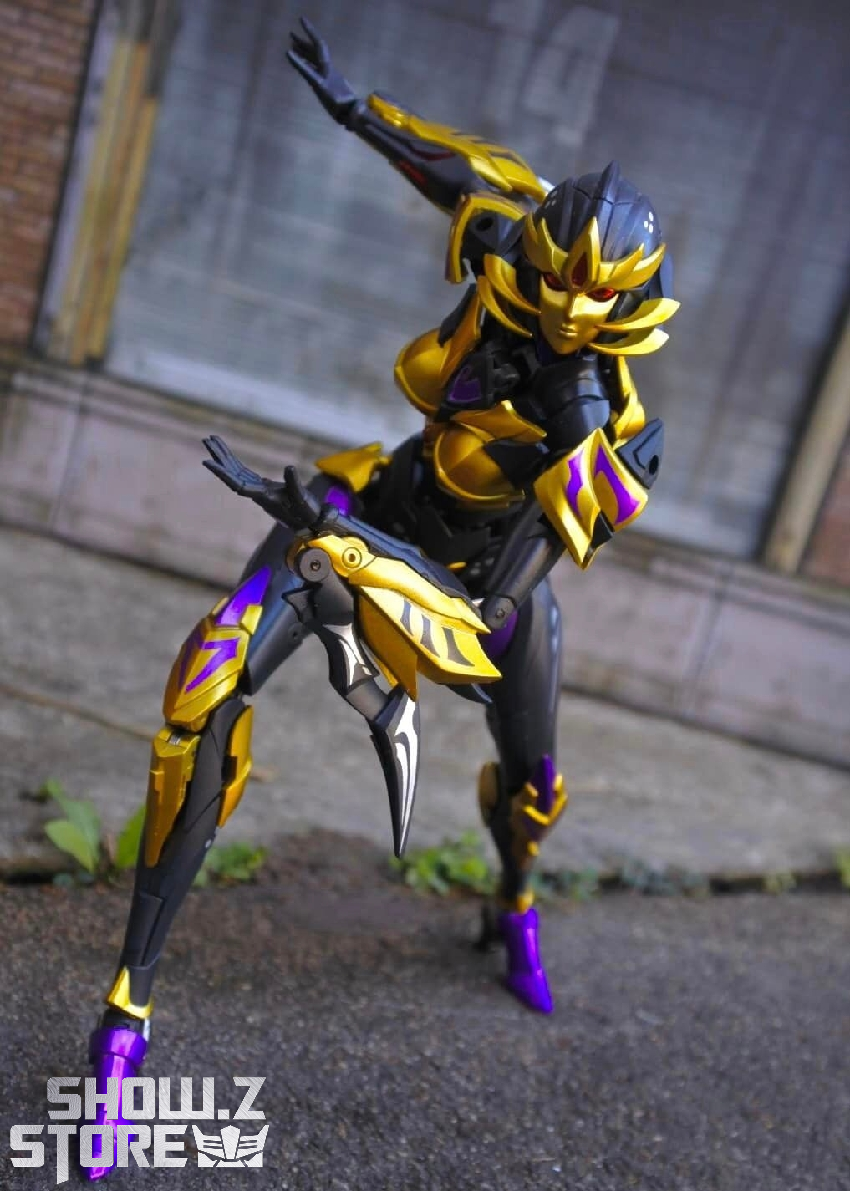 Blackarachnid robot aggressive standing pose spider-like leg attachments Blackarachnid robot aggressive standing pose spider-like leg attachments