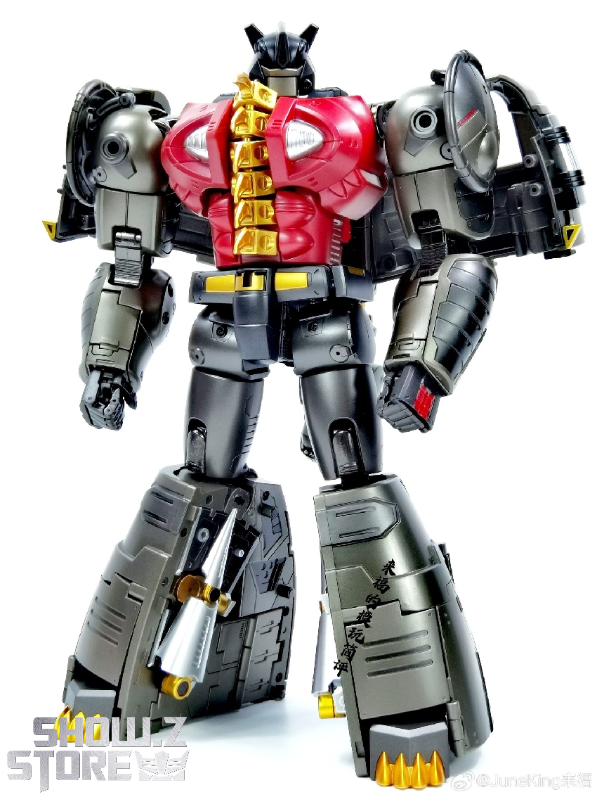 Proteus armed transformation mecha with detailed mechanical weathering effects Proteus armed transformation mecha with detailed mechanical weathering effects