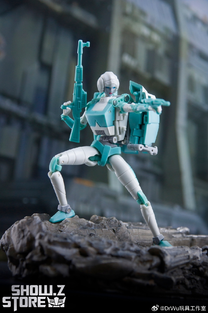 Minerva cyan transformer action figure combat stance Minerva cyan transformer action figure combat stance